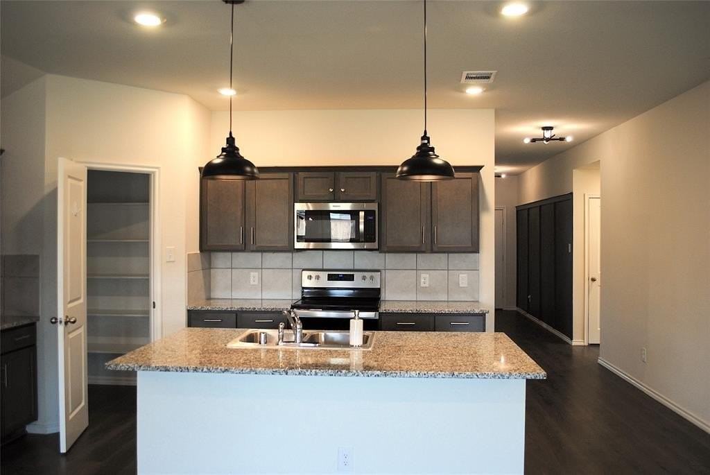 6217 Bracken Dr - Photo 3 of 31