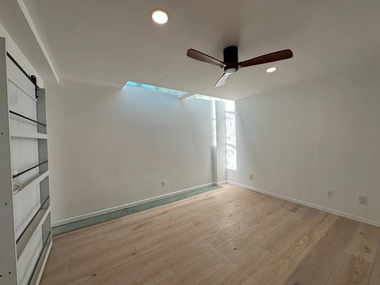 138 Dwight St - Photo 4 of 12
