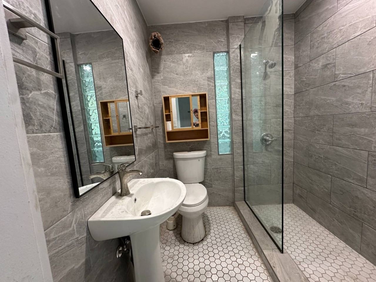 138 Dwight St - Photo 5 of 12