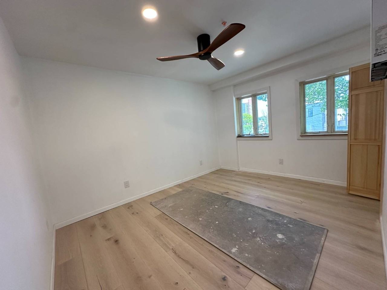 138 Dwight St - Photo 6 of 12