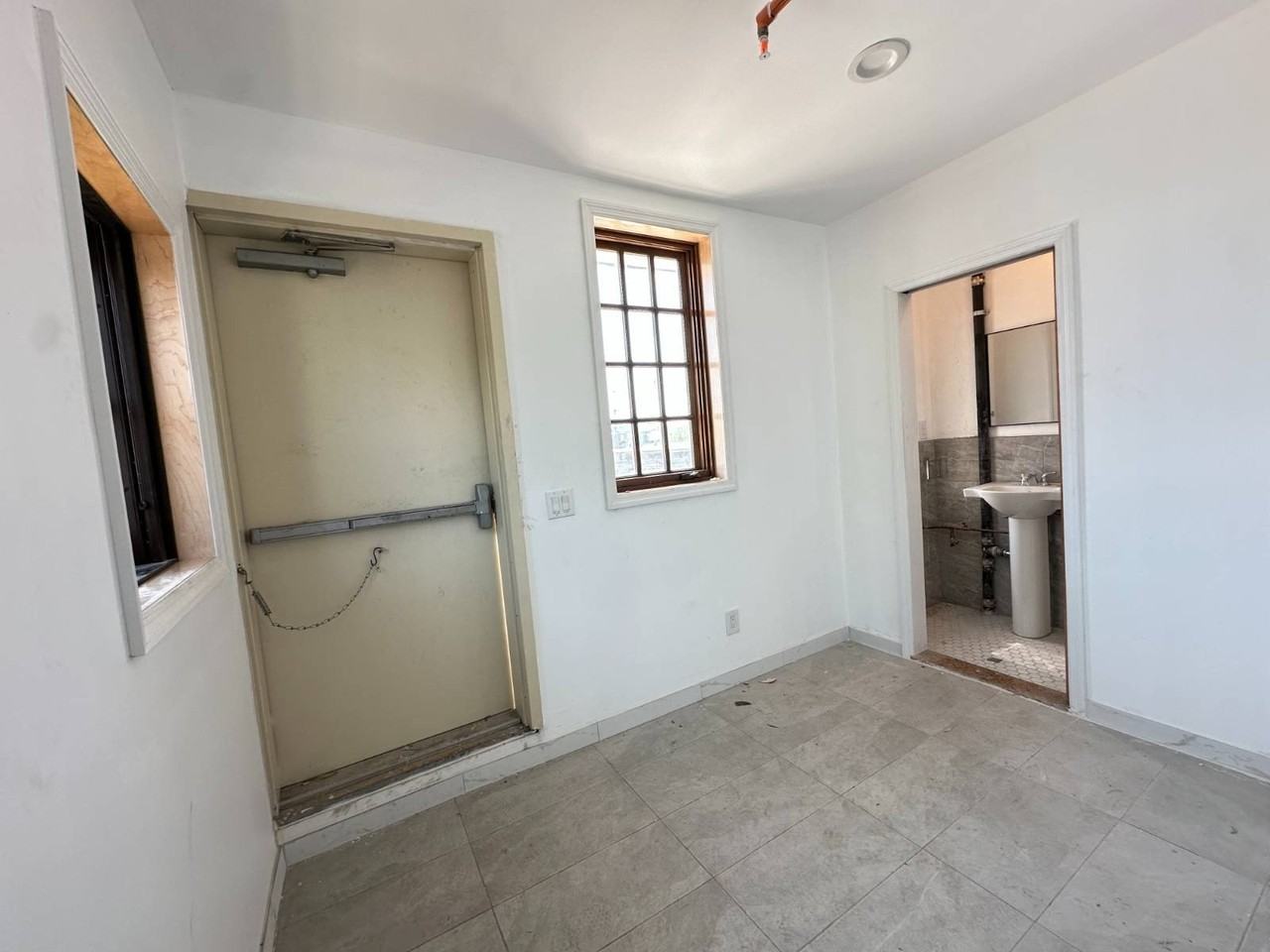 138 Dwight St - Photo 7 of 12
