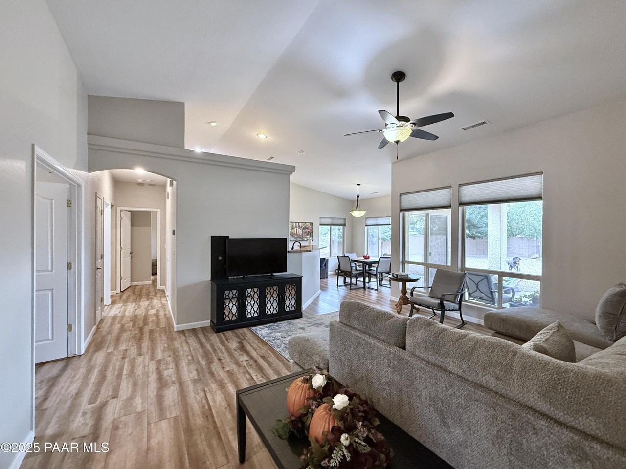 6622 E Farmstead Rd - Photo 3 of 50