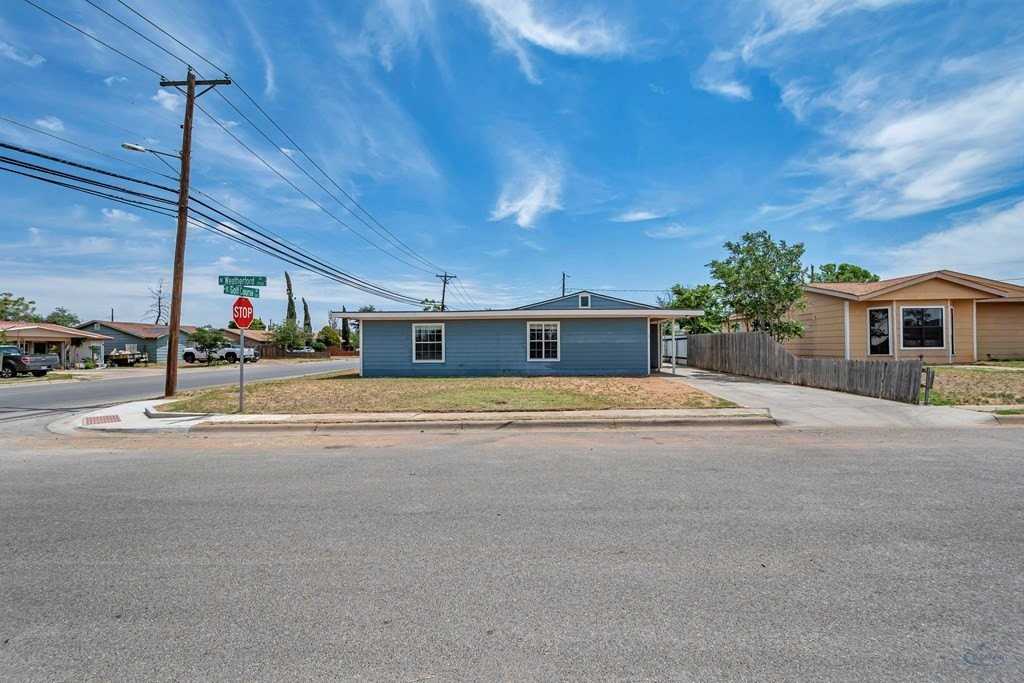 1710 N Weatherford St - Photo 5 of 40