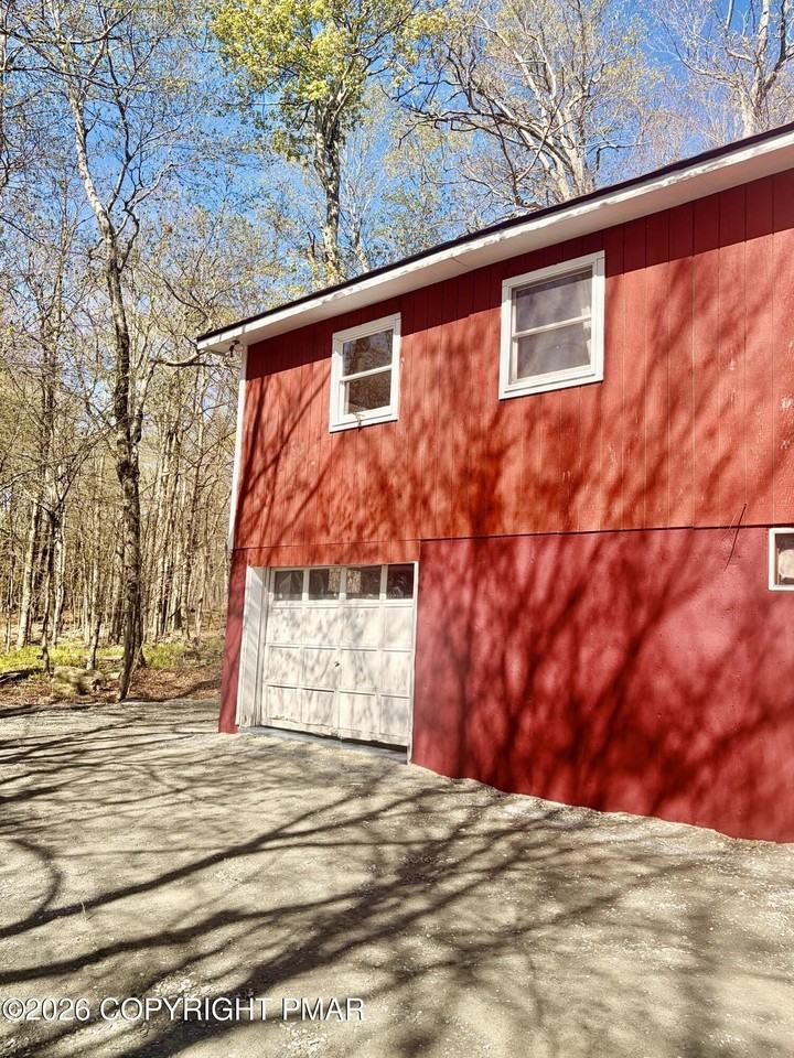 765 Country Place Dr - Photo 3 of 34