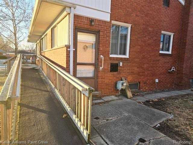 28606 Denise St - Photo 2 of 24