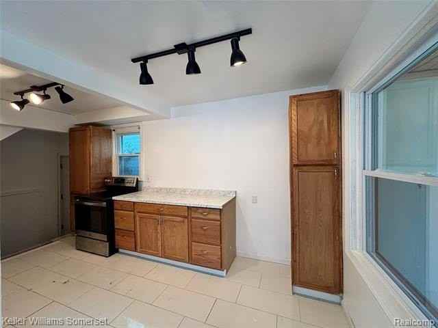 18350 Codding St - Photo 5 of 14
