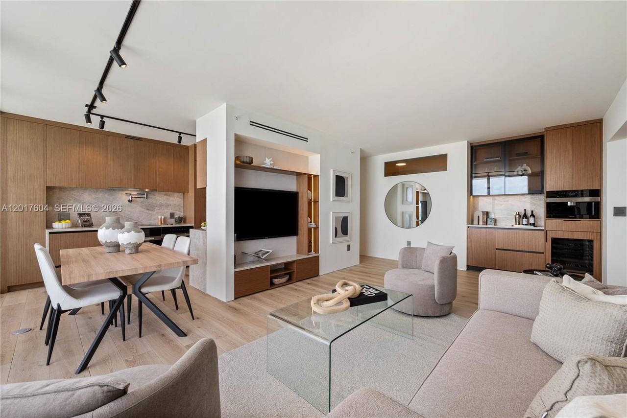 6365 Collins Ave - Photo 3 of 8