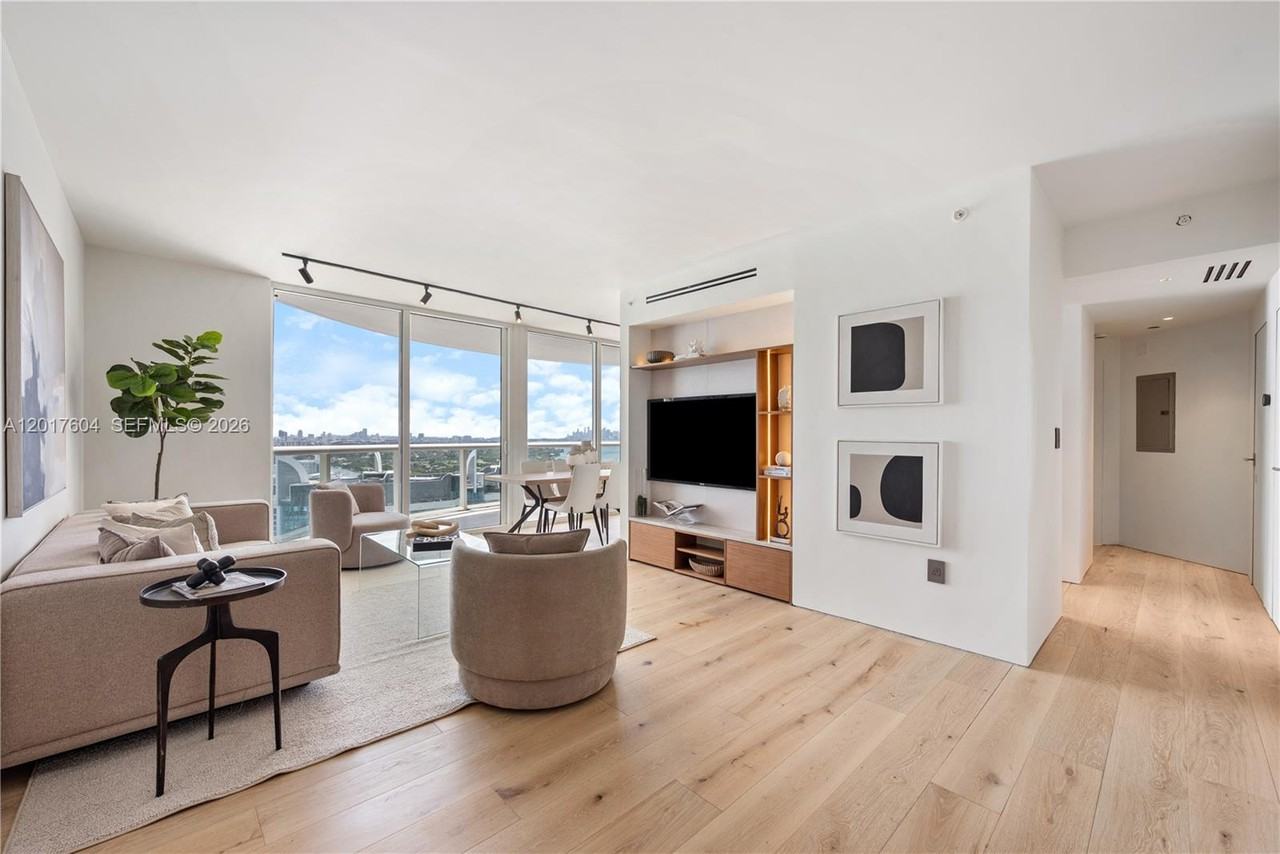 6365 Collins Ave - Photo 5 of 8