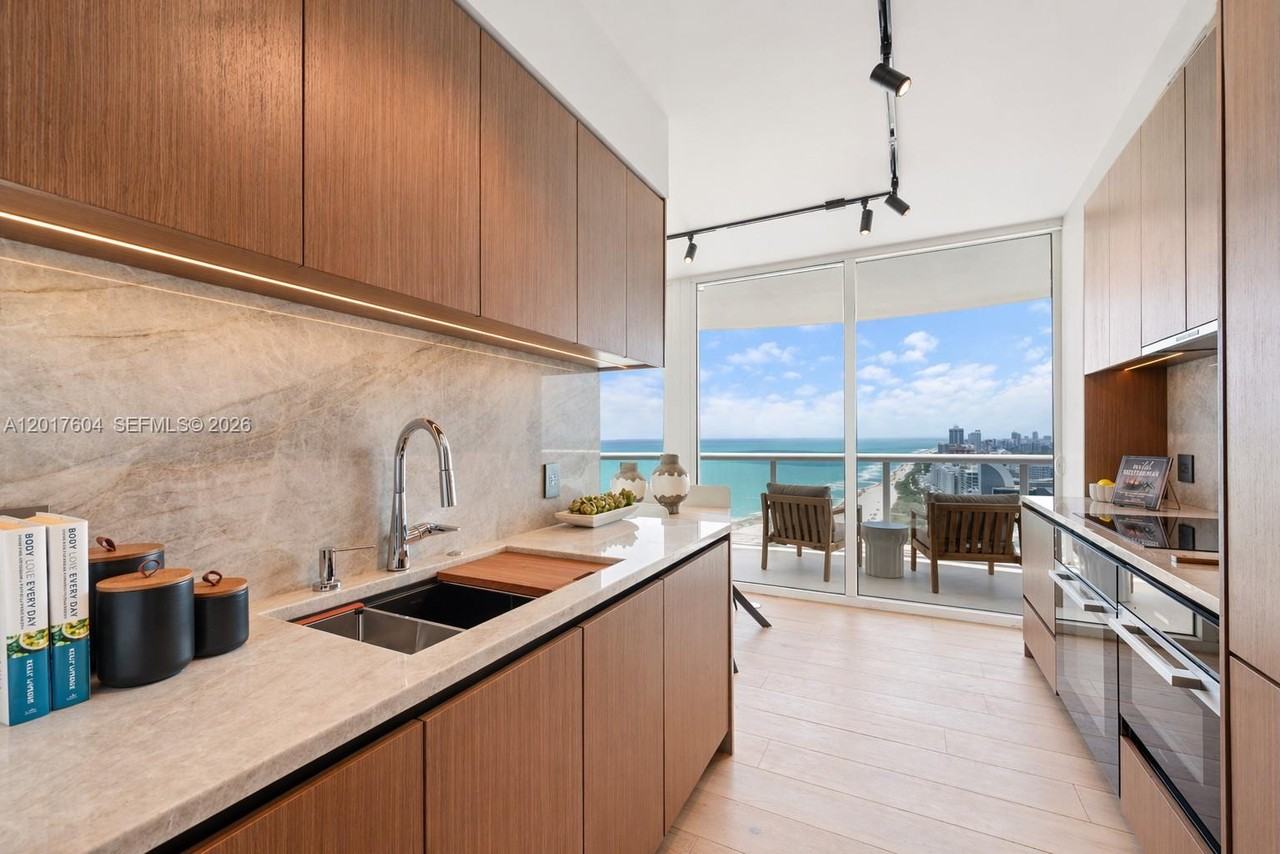 6365 Collins Ave - Photo 6 of 8
