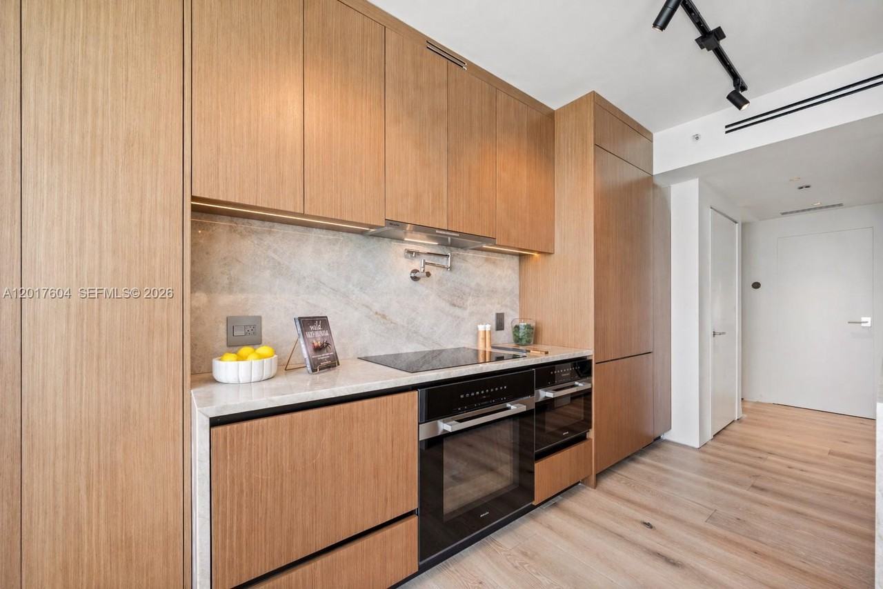 6365 Collins Ave - Photo 7 of 8