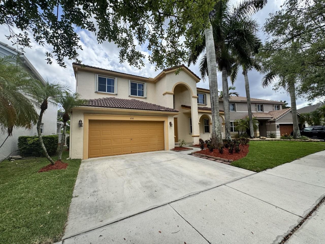 898 Tulip Cir - Photo 2 of 6