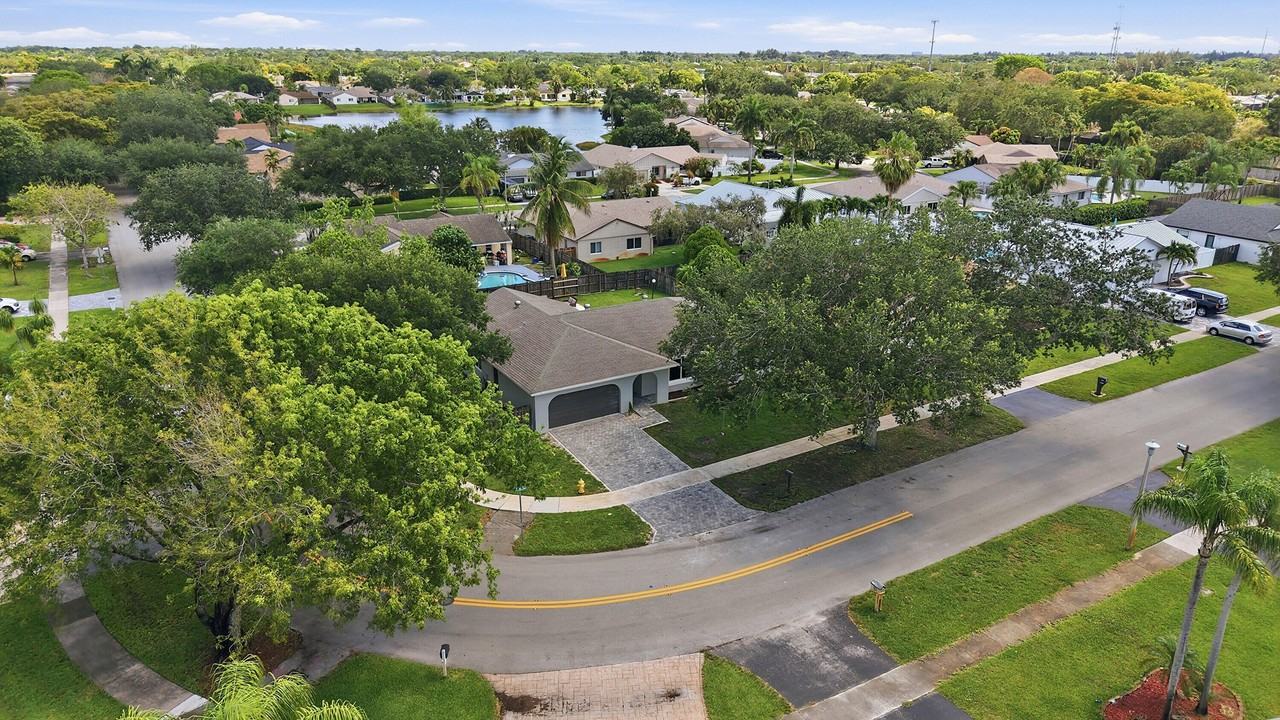 11991 Sw 51st Ct - Photo 2 of 24