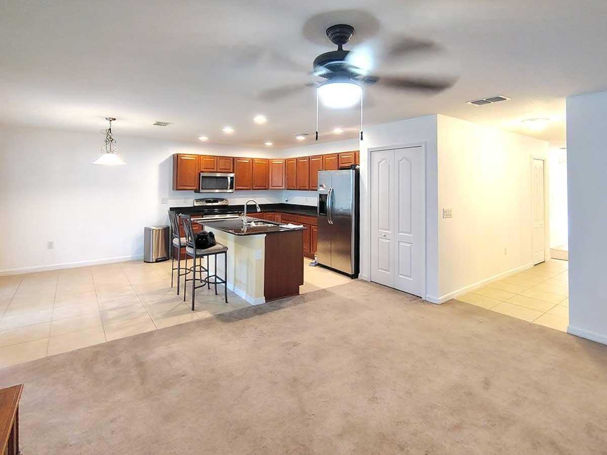386 Lexington Ave Sw - Photo 3 of 10