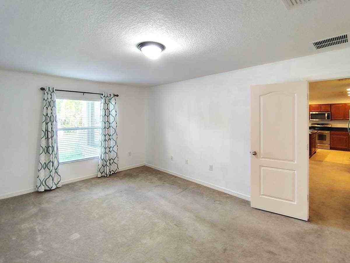 386 Lexington Ave Sw - Photo 4 of 10