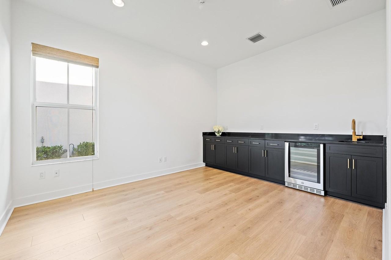 13190 Alton Rd - Photo 5 of 50