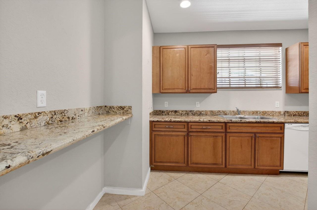 1418 W Wickham Cir #B - Photo 7 of 44