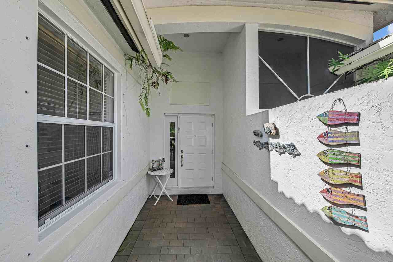 9543 Crescent View Dr N - Photo 2 of 50