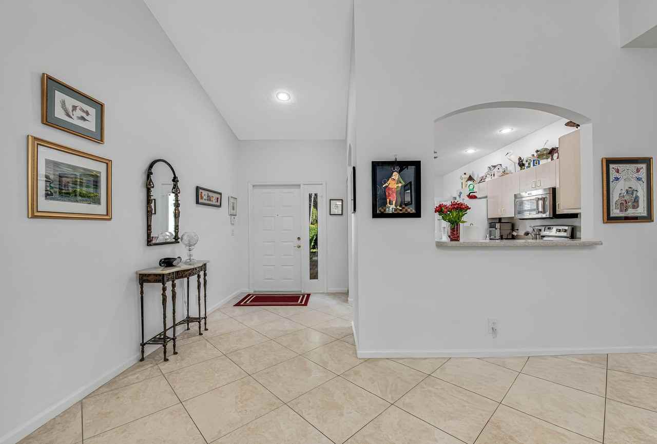 9543 Crescent View Dr N - Photo 3 of 50