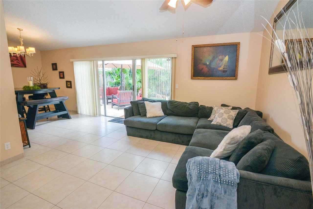 18813 Cloud Lake Cir - Photo 3 of 20