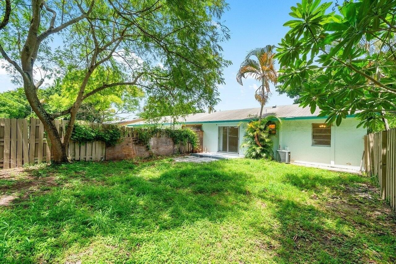 4861 Gulfstream Rd - Photo 3 of 21