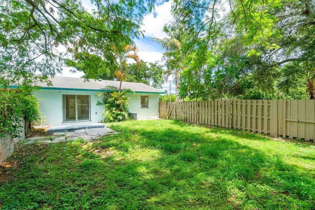 4861 Gulfstream Rd - Photo 4 of 21