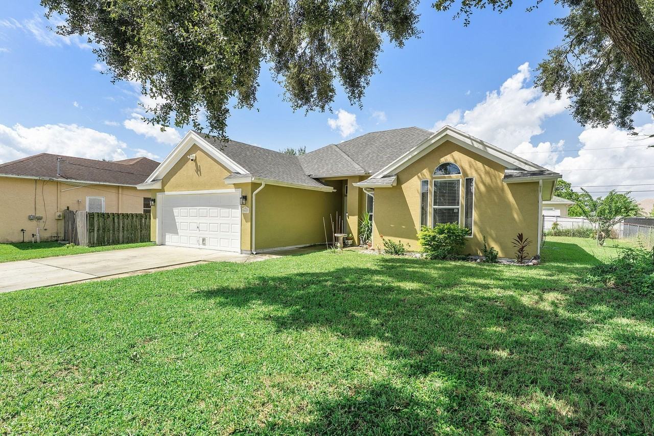 1622 Sw Realty St - Photo 3 of 33