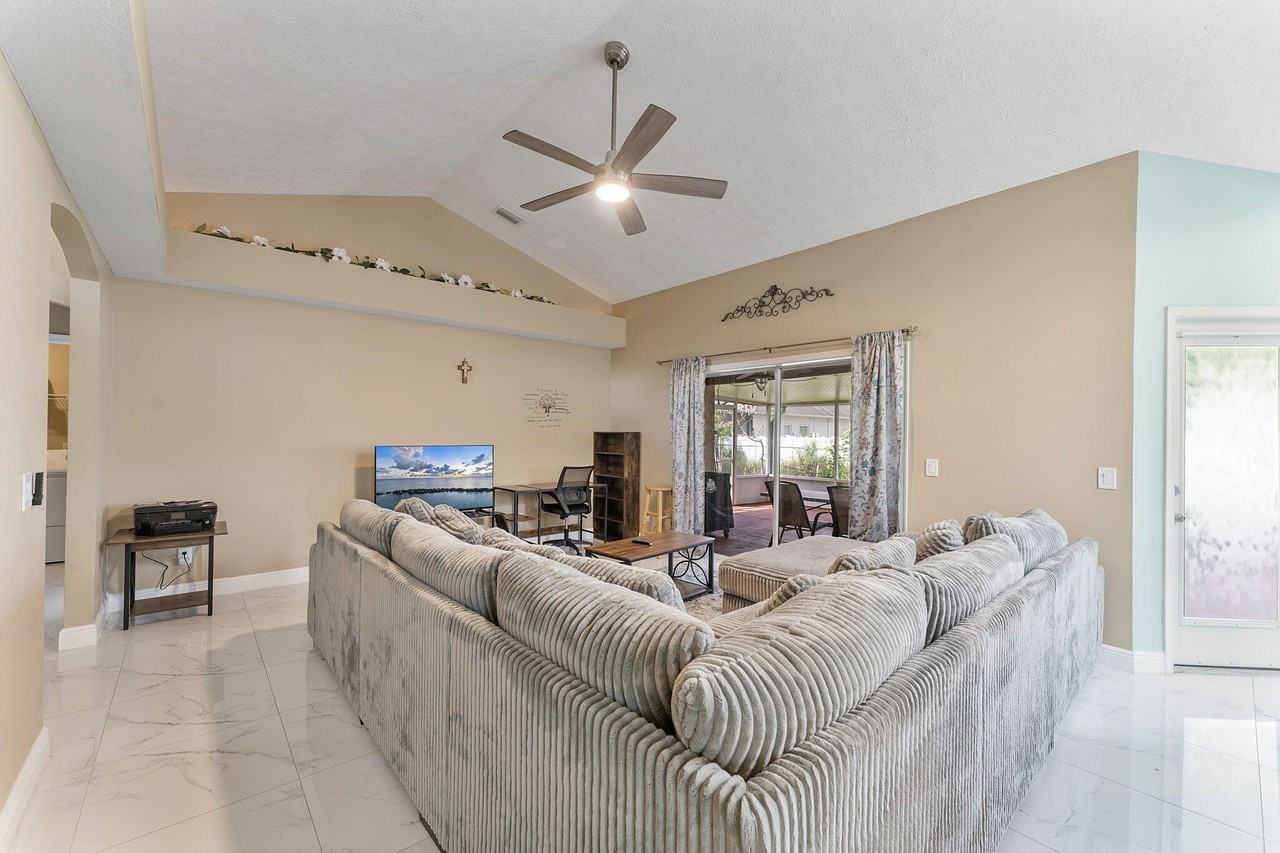1622 Sw Realty St - Photo 5 of 33