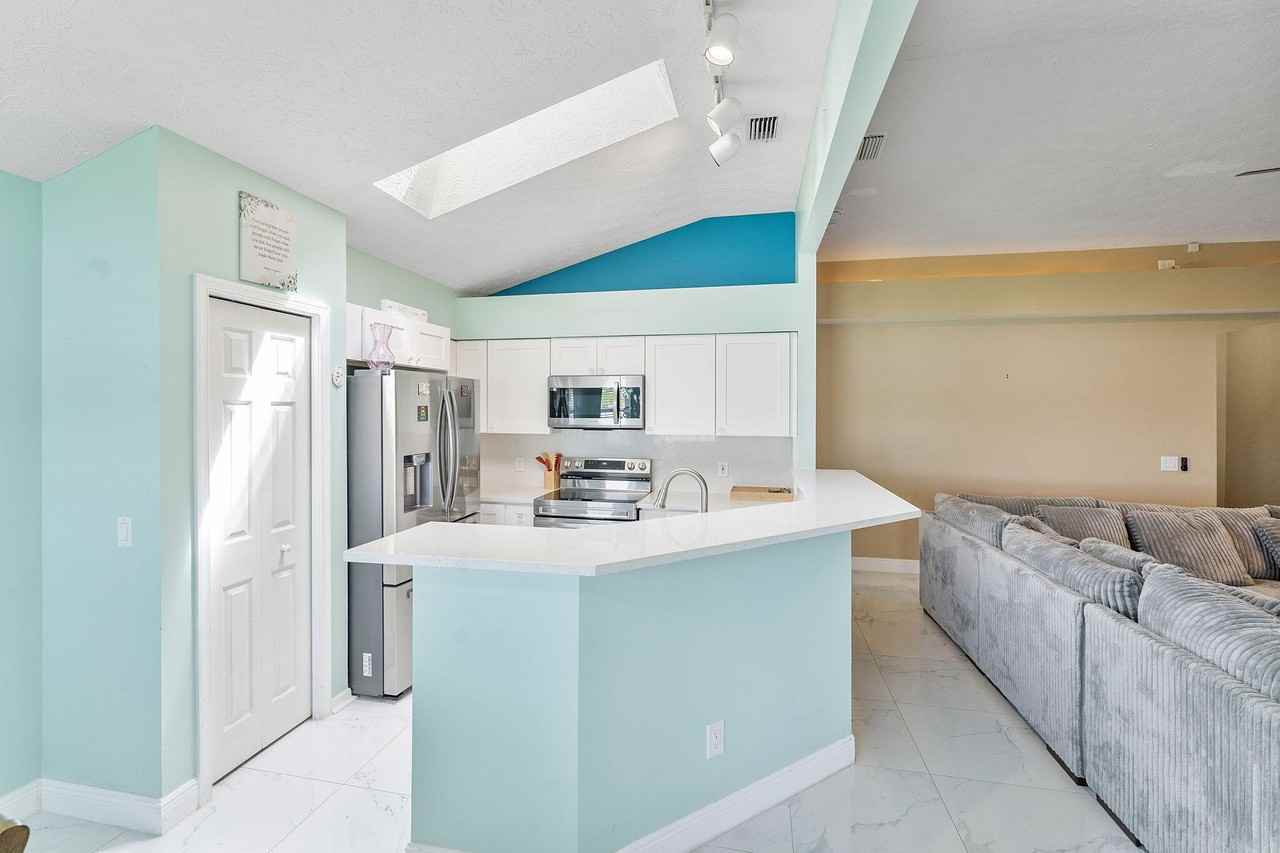 1622 Sw Realty St - Photo 7 of 33