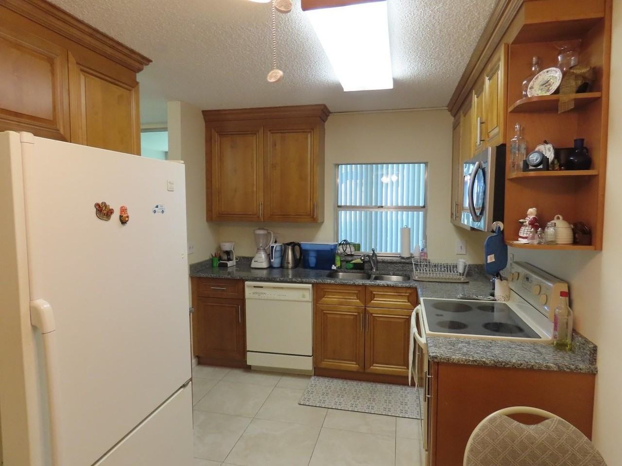17 Willowbrook Ln #106 - Photo 4 of 19