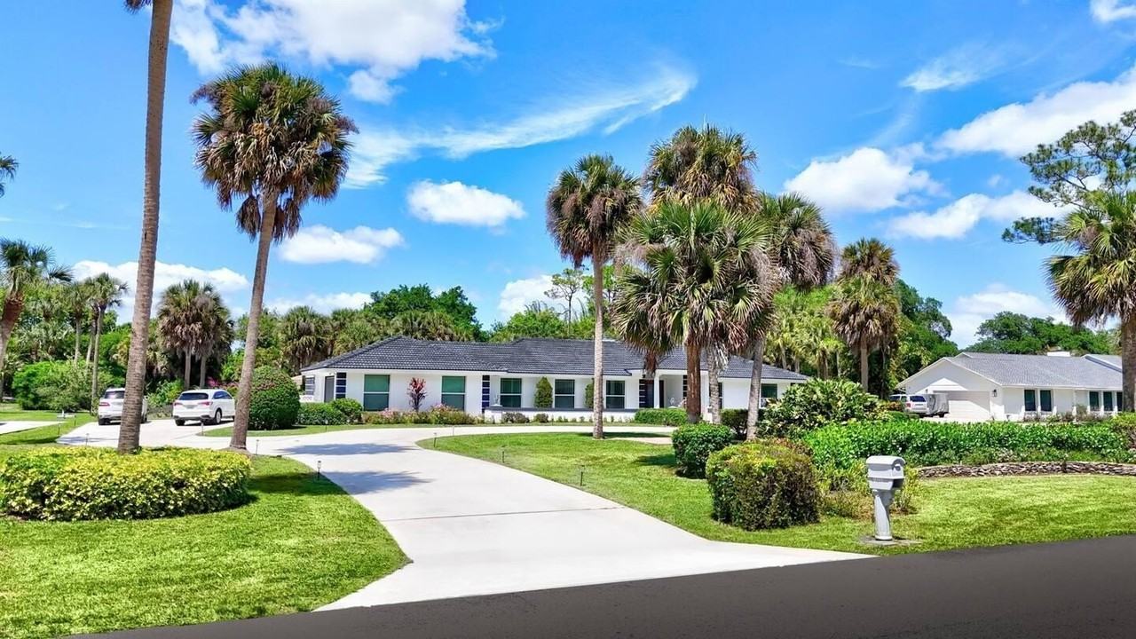 12231 Areaca Dr - Photo 3 of 50