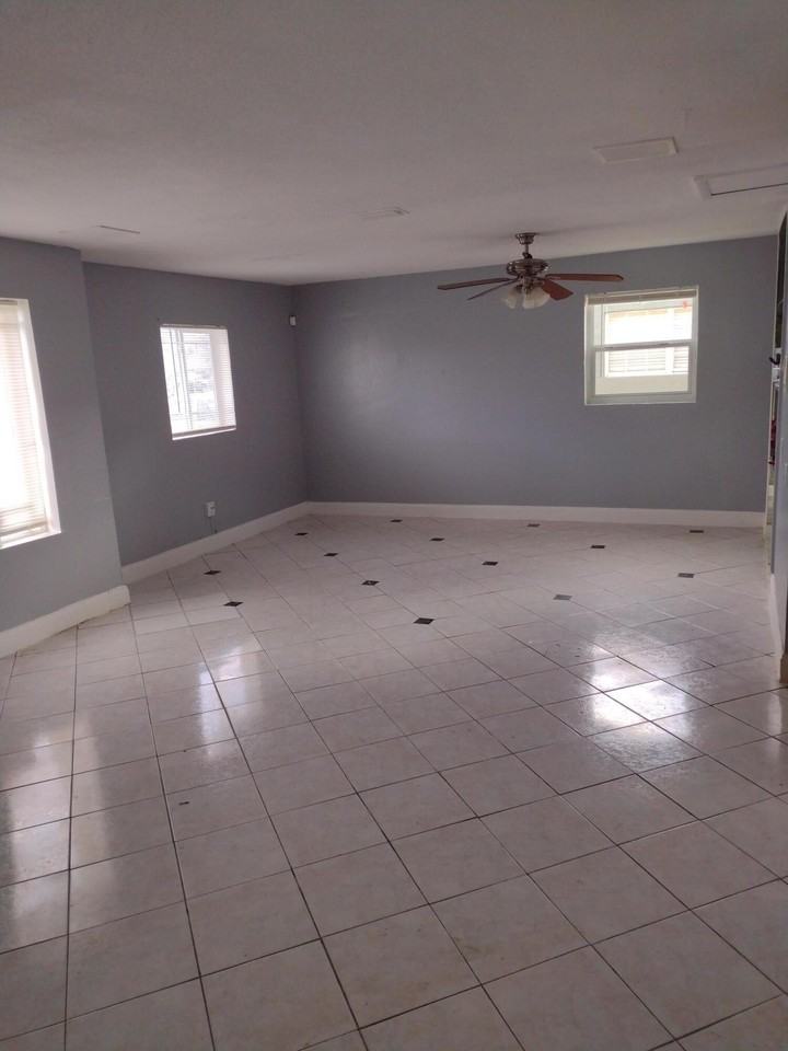 5911 Barbados Way E - Photo 6 of 10