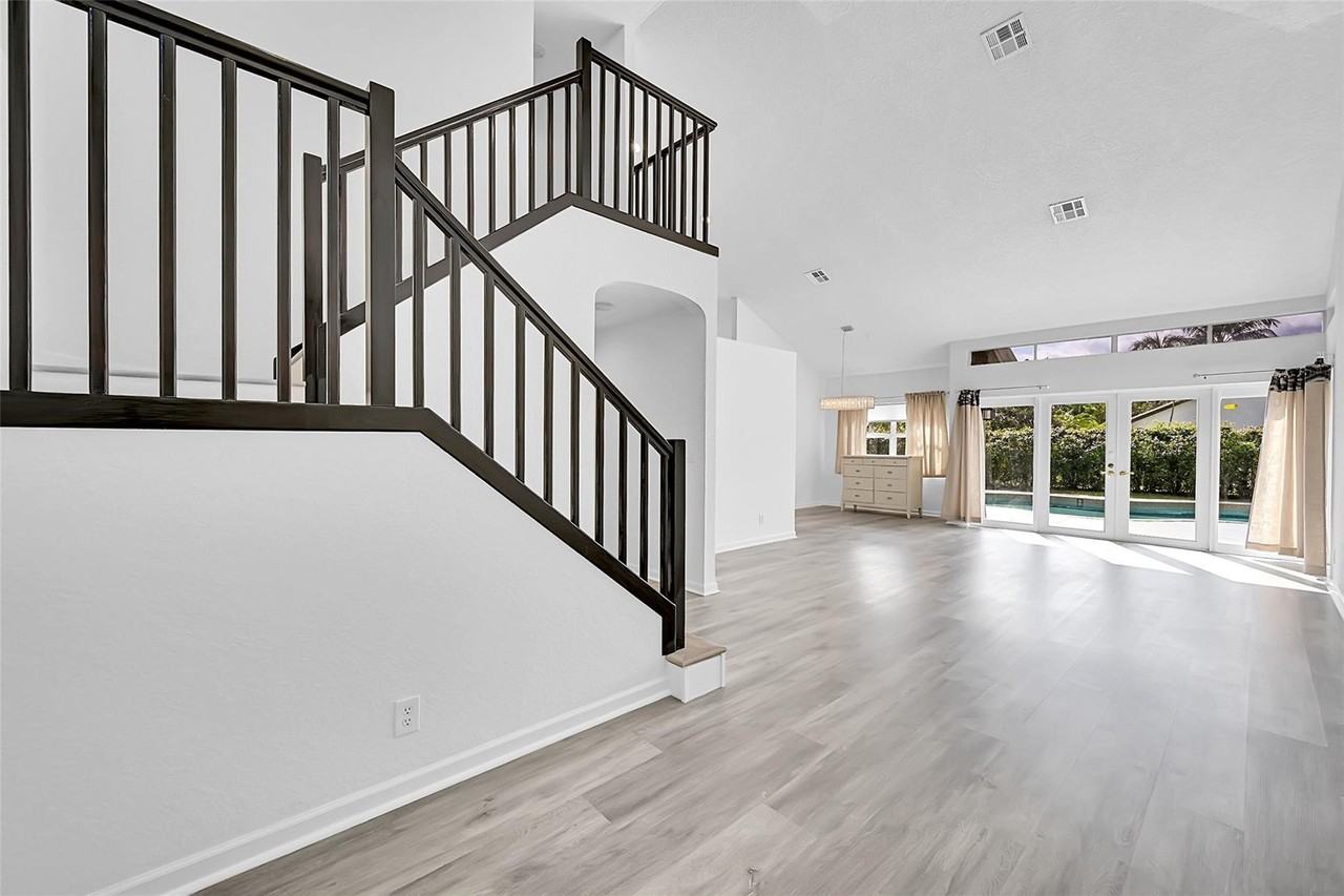 4414 Nw 52nd St - Photo 2 of 27