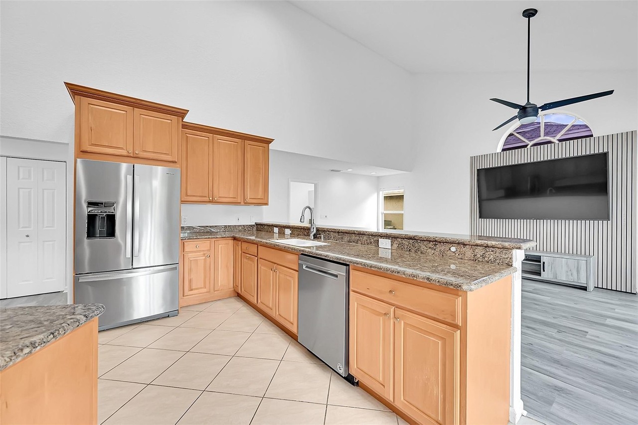 4414 Nw 52nd St - Photo 4 of 27