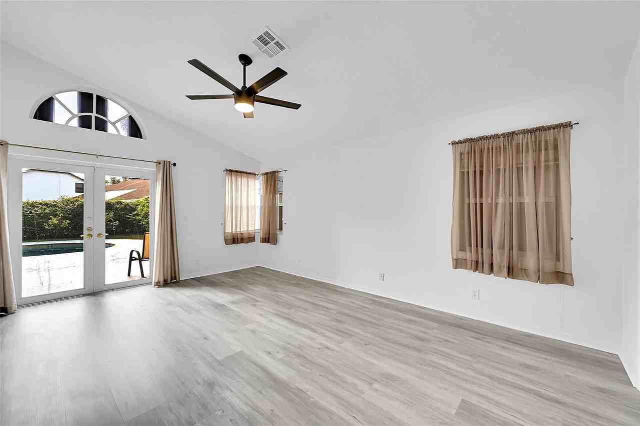 4414 Nw 52nd St - Photo 7 of 27