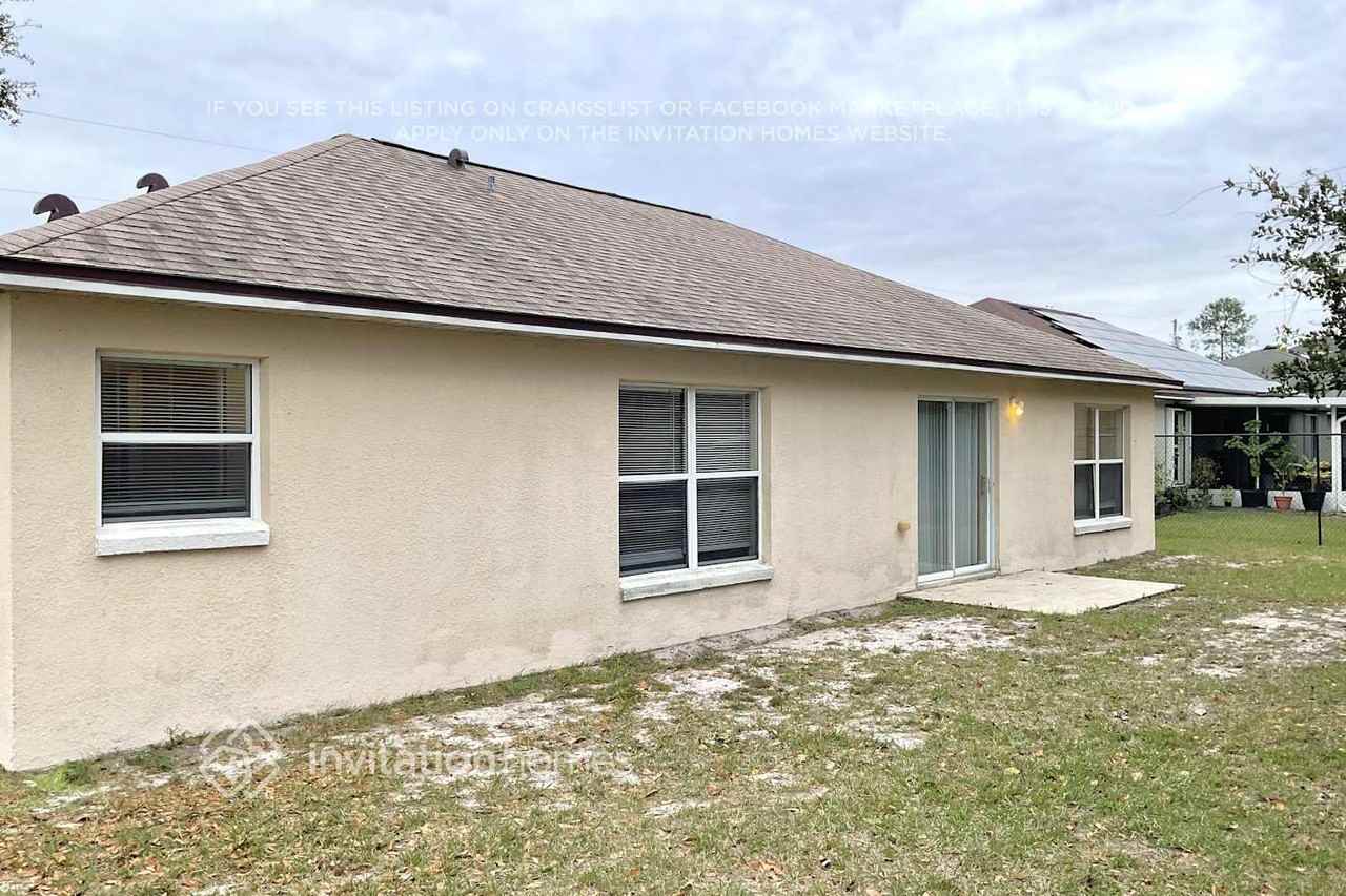 1749 Sail Ct - Photo 2 of 5