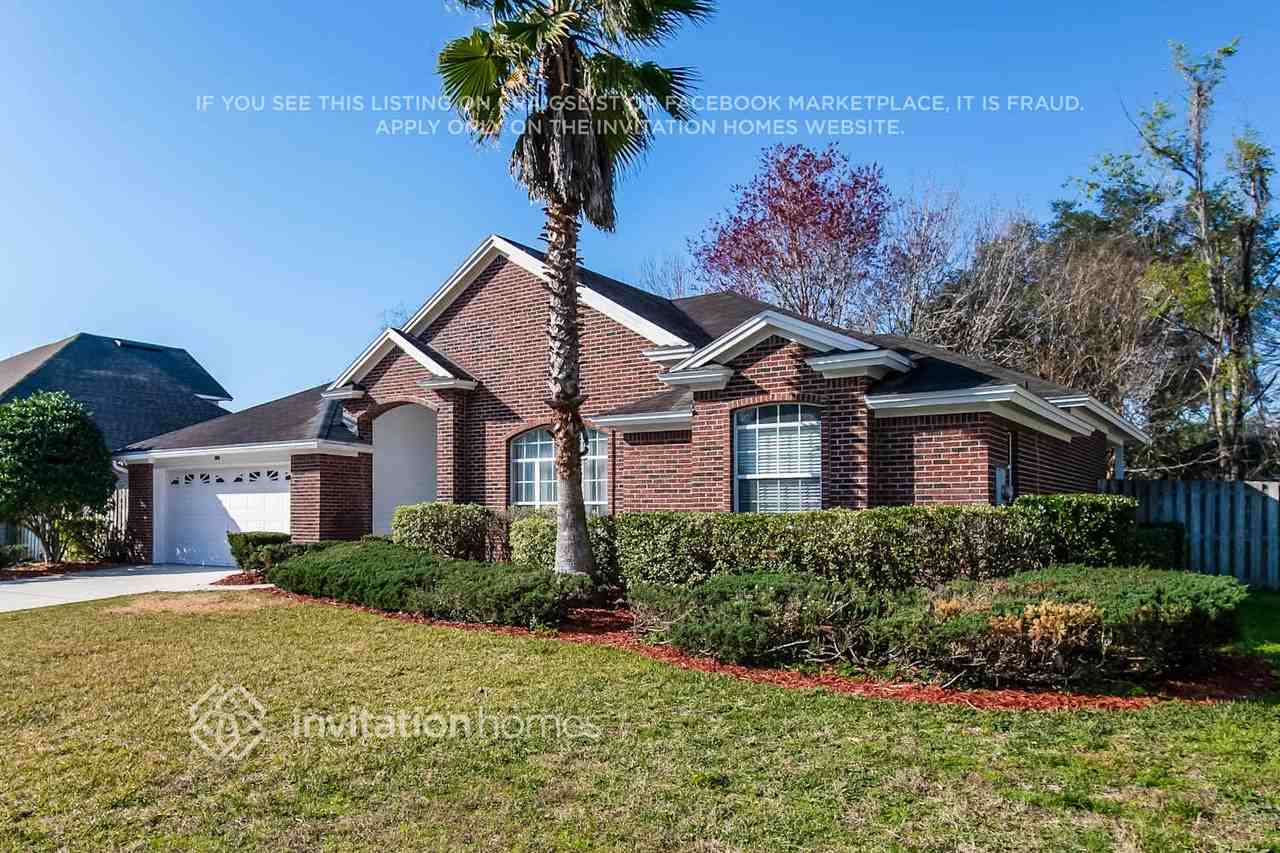 11836 Lake Fern Dr - Photo 2 of 15