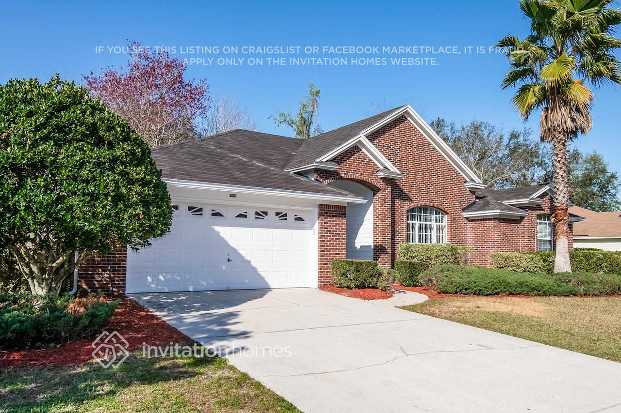 11836 Lake Fern Dr - Photo 3 of 15