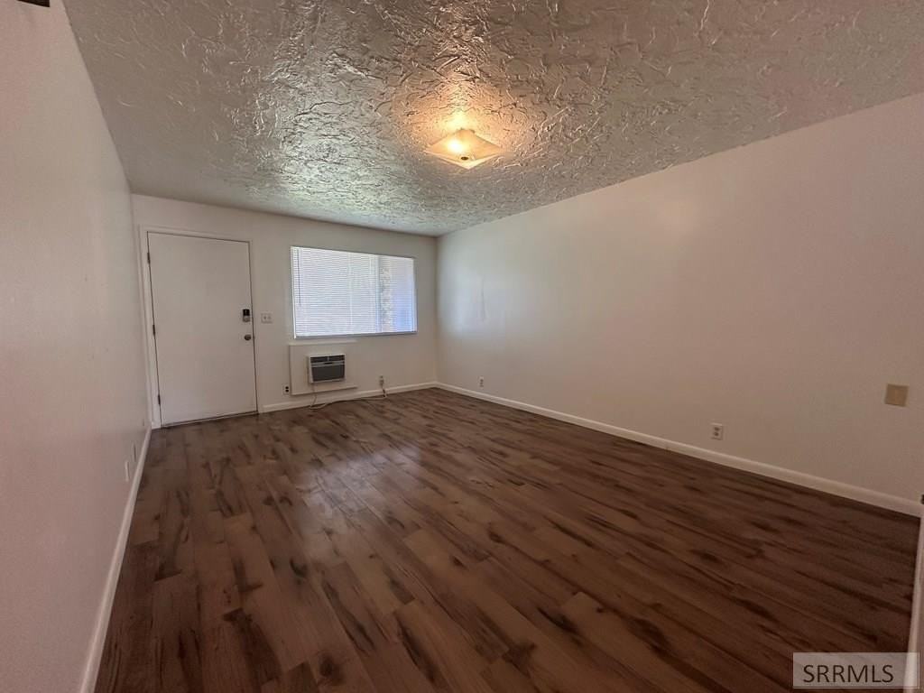 576 College St #1 - Photo 2 of 8
