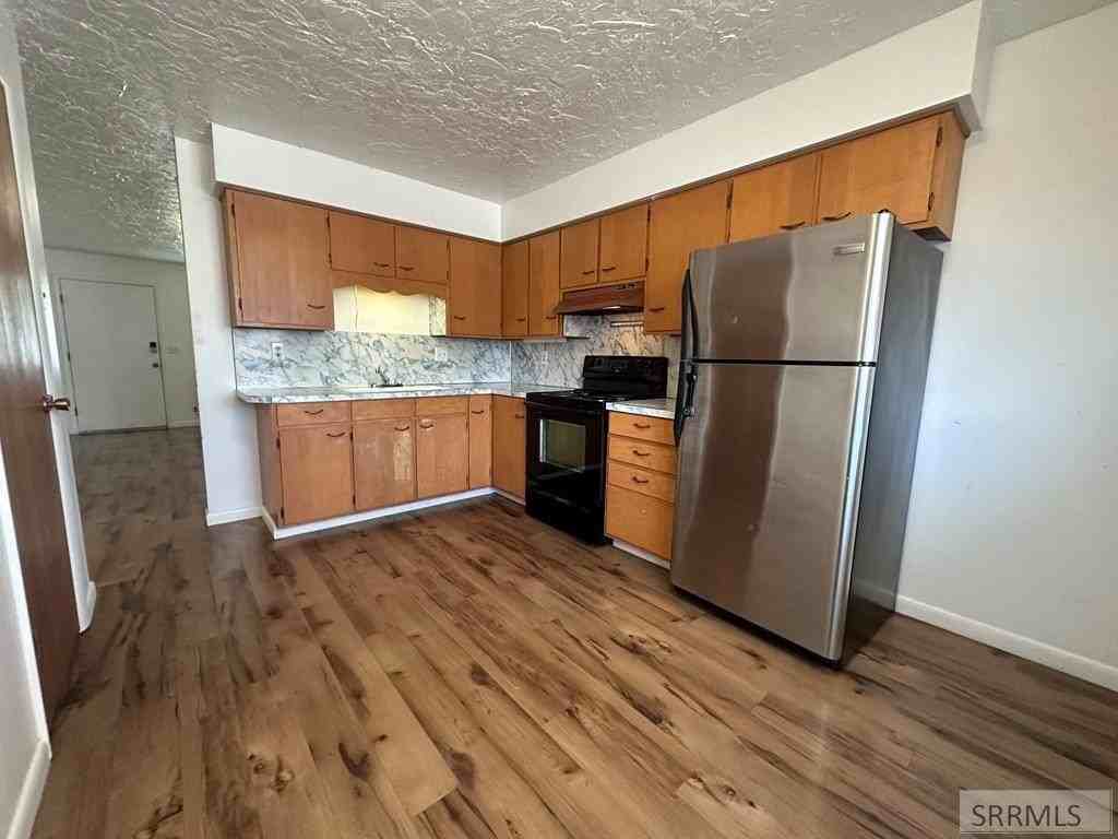 576 College St #1 - Photo 3 of 8