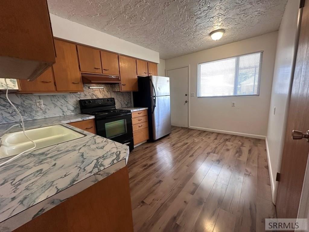 576 College St #1 - Photo 4 of 8