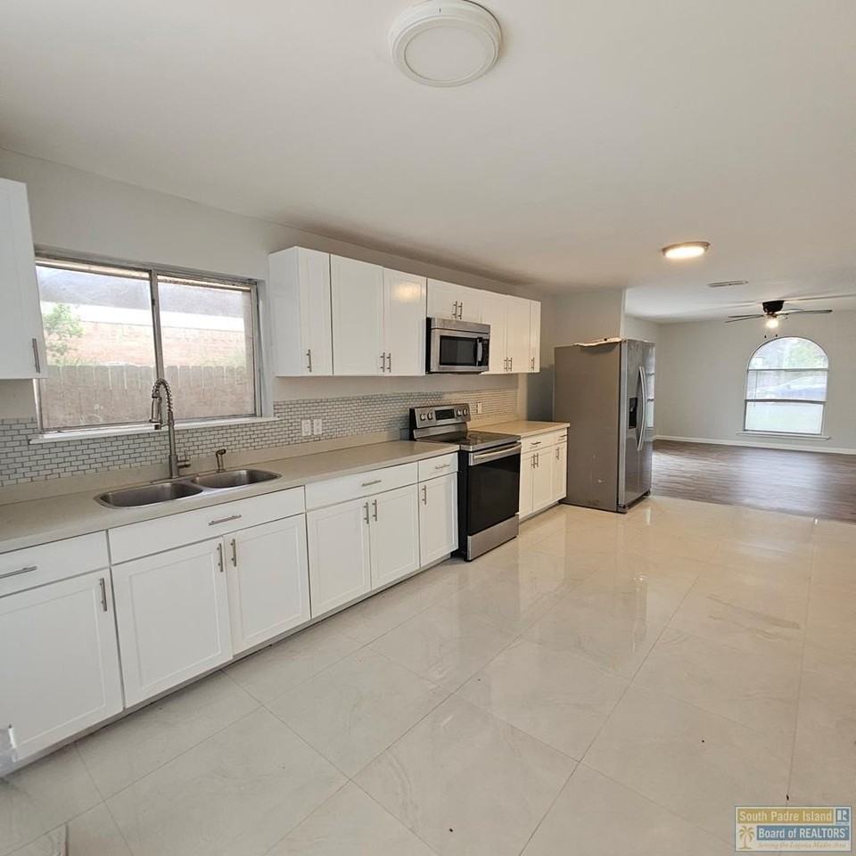 14 Laura Ln - Photo 2 of 24