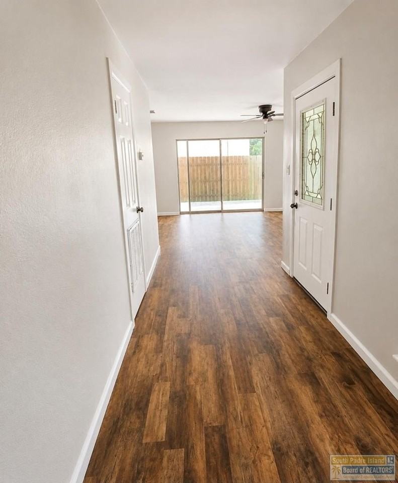 14 Laura Ln - Photo 4 of 24