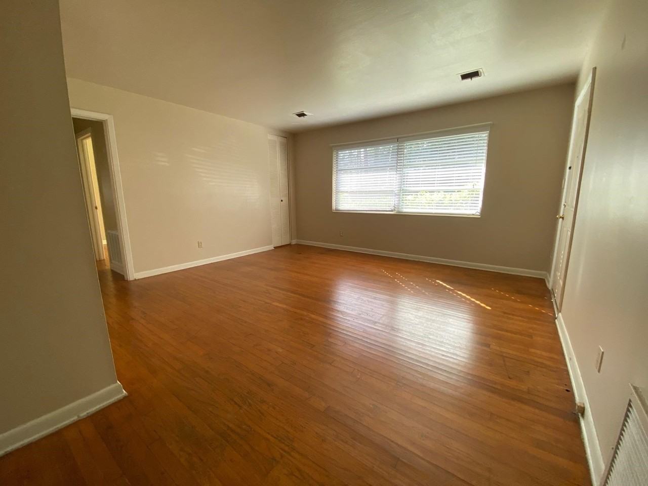 1215 Buckingham Dr - Photo 4 of 13