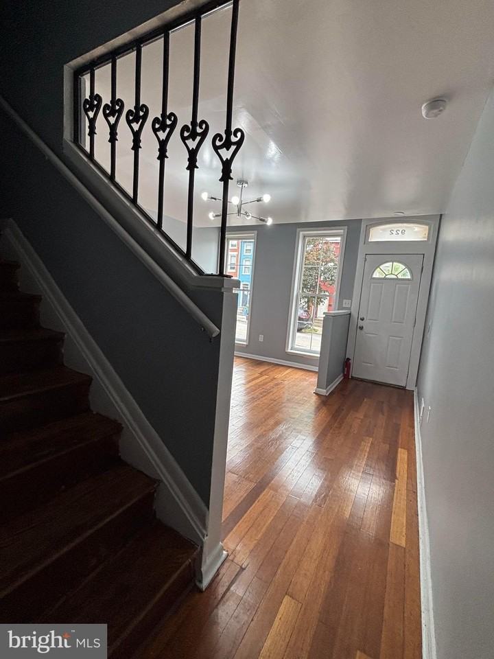 922 W Lombard St - Photo 2 of 10