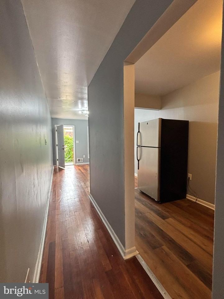 922 W Lombard St - Photo 3 of 10