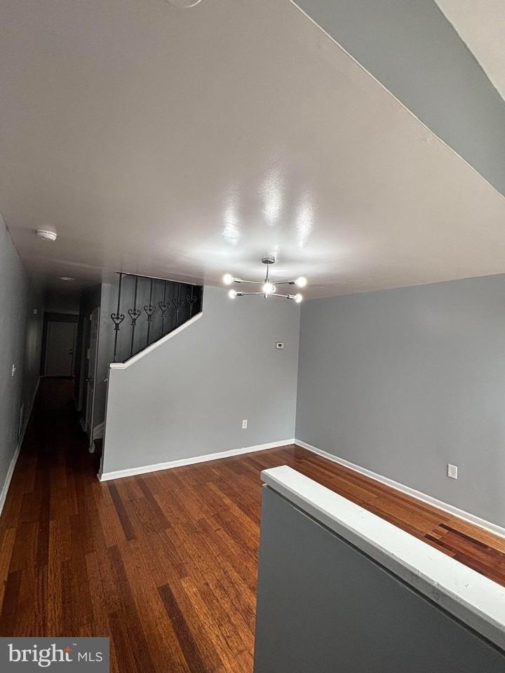 922 W Lombard St - Photo 4 of 10