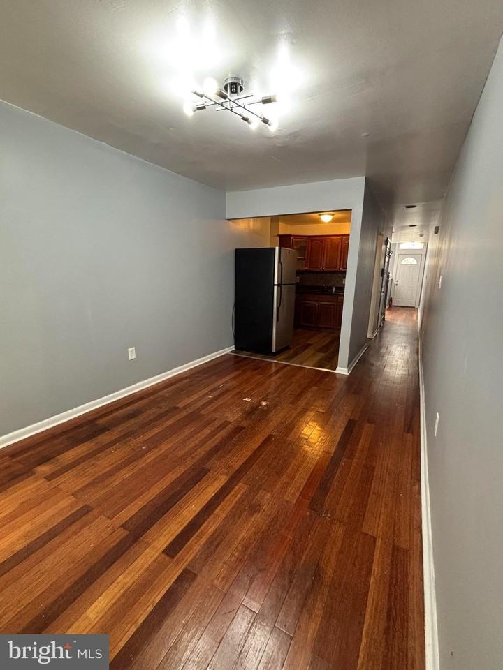 922 W Lombard St - Photo 6 of 10