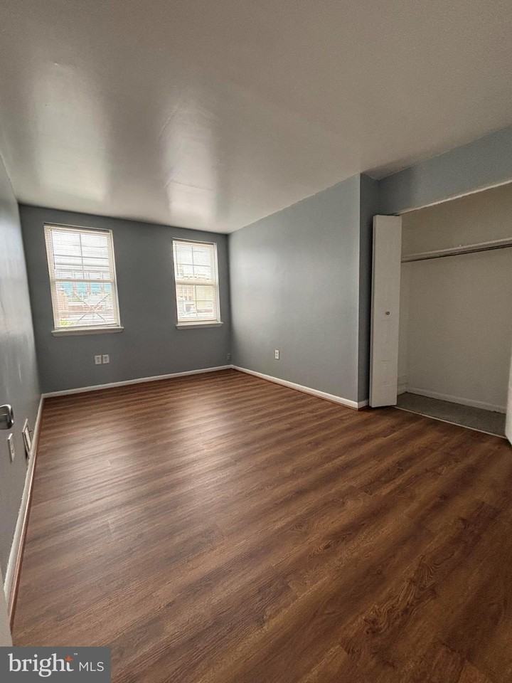 922 W Lombard St - Photo 7 of 10