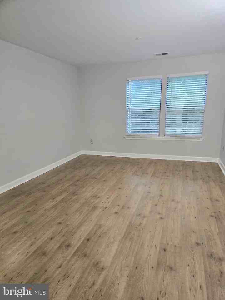 3315 Sir Thomas Dr #4B33 - Photo 6 of 12