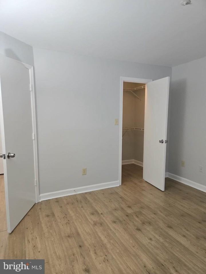 3315 Sir Thomas Dr #4B33 - Photo 7 of 12
